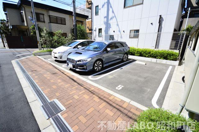 Clair北畠の駐車場