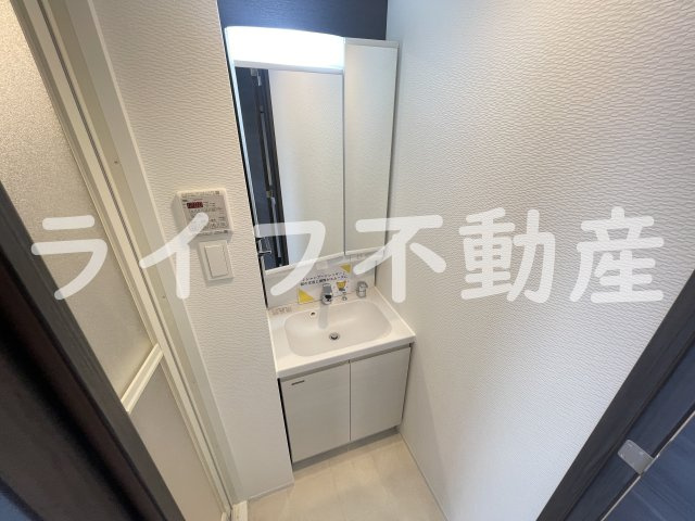 ファーストフィオーレ大阪城イーストの独立洗面台|独立洗面台あり、毎朝おしゃれに忙しい女性の方におすすめです
