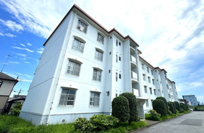 【外観】 | 菖蒲ハイツ | リフォーム工事中！周辺環境も魅力の一つです。