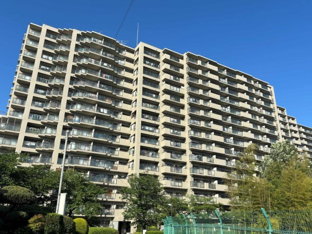 オークヒルズ香里四番館の外観|新しい生活にいかがでしょうか？外観はお住まいの顔になります。こだわりたいポイントですね。水回りリフォームやリノベーションも承ってます。
■現地見学・資金計画相談・住宅ローン相談もお問合せ受付中■