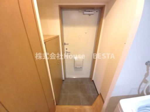 エスリード三宮フラワーロードの玄関