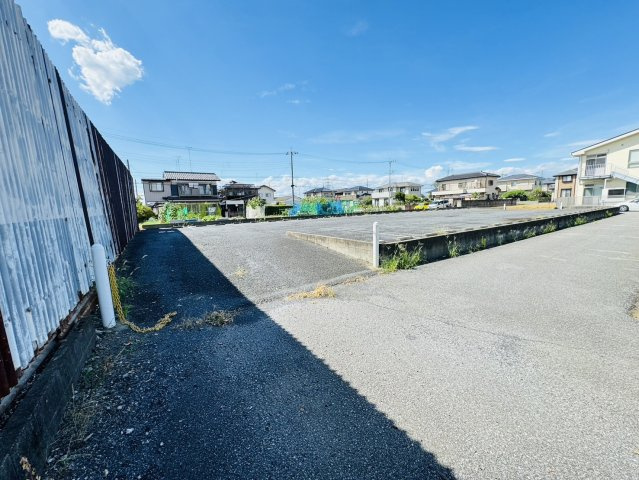 敷地面積１６８坪　売地　宮代町須賀の前面道路含む現地写真|角地　北側 約4.0ｍ公道/東側 約4.0ｍ公道