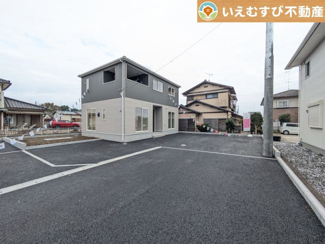 Cradle garden　行田市中江袋第1の駐車場|2台駐車可能なスペース完備
しっかり舗装してある駐車スペースで天気が悪く足元が悪い日でも乗り降りしやすい♪