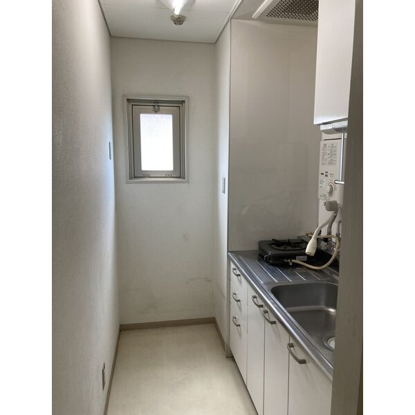 雁宿中埜ビルの内装