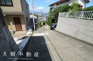【前面道路含む現地写真】