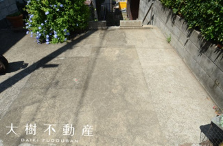 【駐車場】