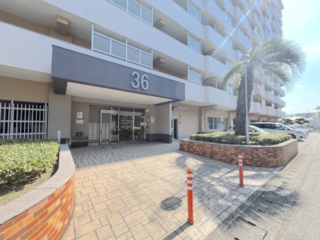 室見第2住宅36号棟のエントランス