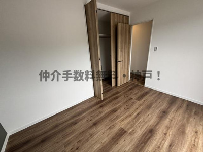 【洋室】 | 神戸市長田区上池田1丁目　新築戸建　仲介手数料無料！ | 明るい洋室です