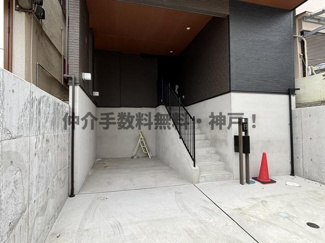 【駐車場】 | 神戸市長田区上池田1丁目　新築戸建　仲介手数料無料！ | 駐車場に車を止められます
