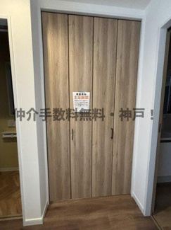 【玄関】 | 神戸市長田区上池田1丁目　新築戸建　仲介手数料無料！ | 玄関収納です