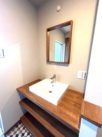 人気の醍醐小学校区◆令和６年５月リフォーム完了の美宅◆広い庭付き◆伏見区醍醐勝口町の洗面所|洗面室