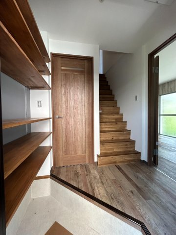 人気の醍醐小学校区◆令和６年５月リフォーム完了の美宅◆広い庭付き◆伏見区醍醐勝口町の玄関|玄関