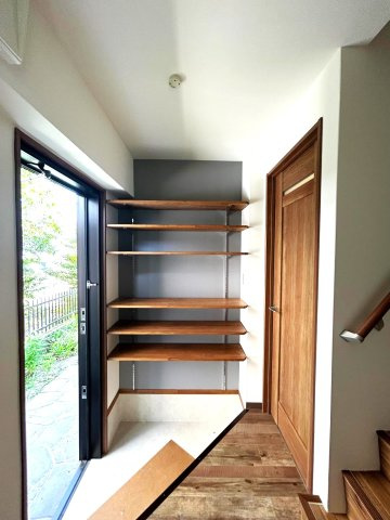 人気の醍醐小学校区◆令和６年５月リフォーム完了の美宅◆広い庭付き◆伏見区醍醐勝口町の玄関|玄関