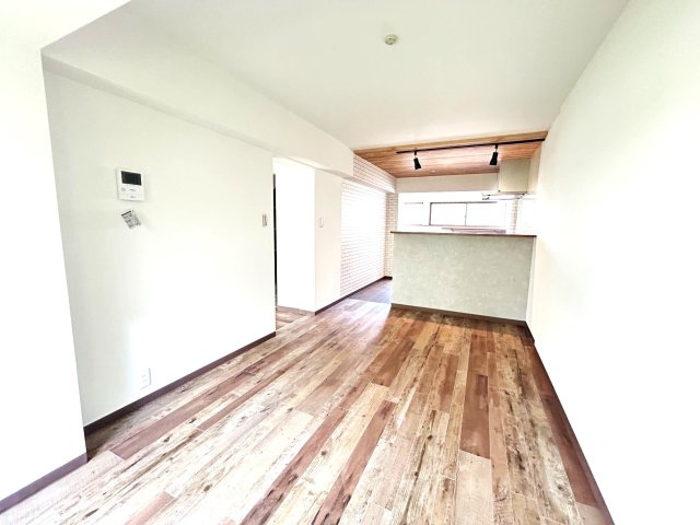 人気の醍醐小学校区◆令和６年５月リフォーム完了の美宅◆広い庭付き◆伏見区醍醐勝口町の居間・リビング|リビング