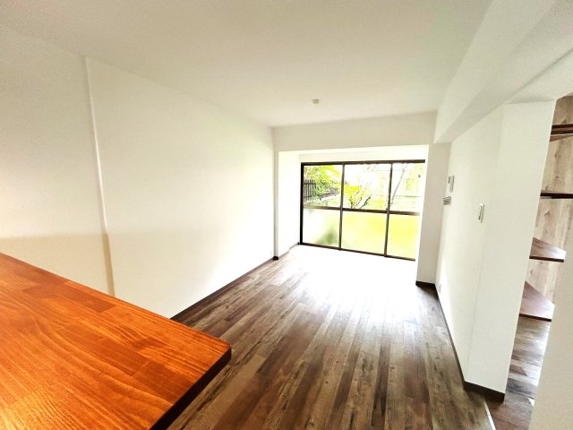 人気の醍醐小学校区◆令和６年５月リフォーム完了の美宅◆広い庭付き◆伏見区醍醐勝口町の居間・リビング|リビング