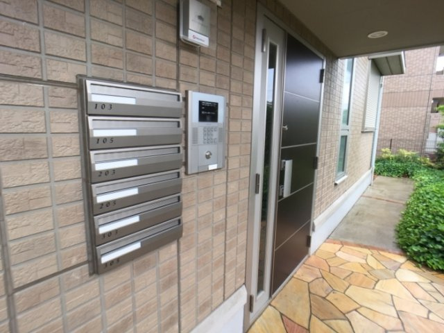 リバーサイドヴィラ ハピネスのエントランス|集合ポスト・オートロック