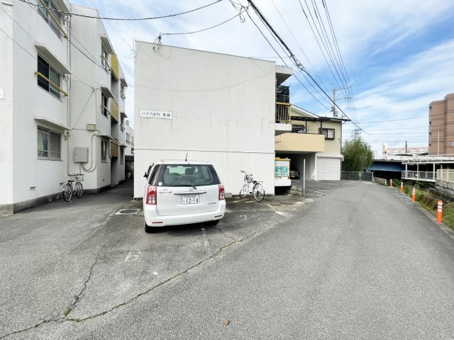 ハイツ庄町　西棟の駐車場