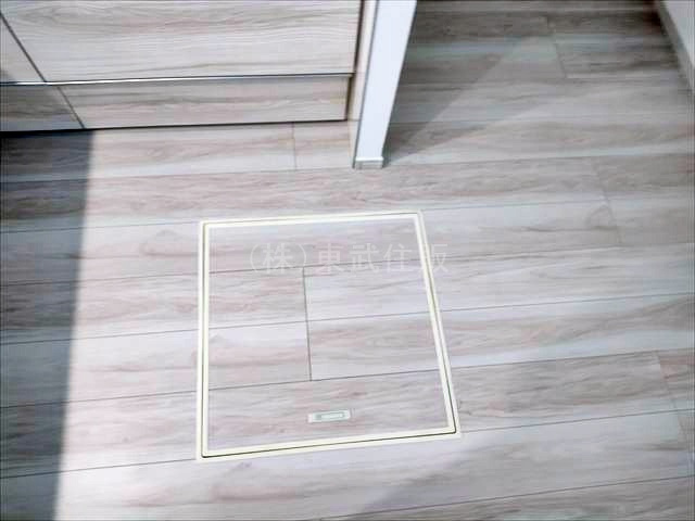 【キッチン】 | 川越市今成１期　全５棟　1号棟 | キッチンには床下収納庫が付いています