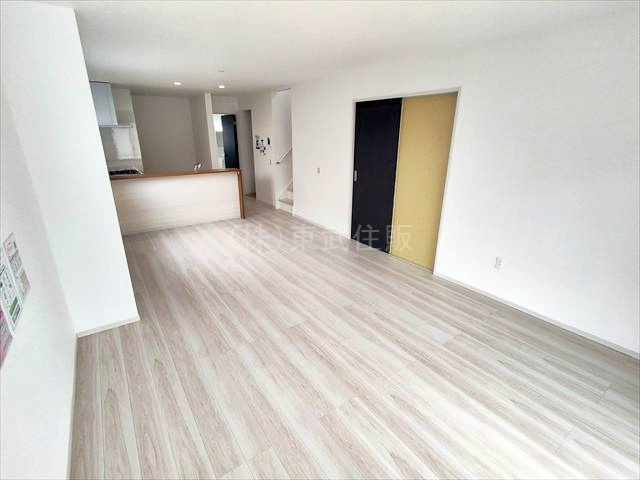 【居間・リビング】 | 川越市今成１期　全５棟　1号棟 | ご家族が集まるリビングは19.8帖の広さです