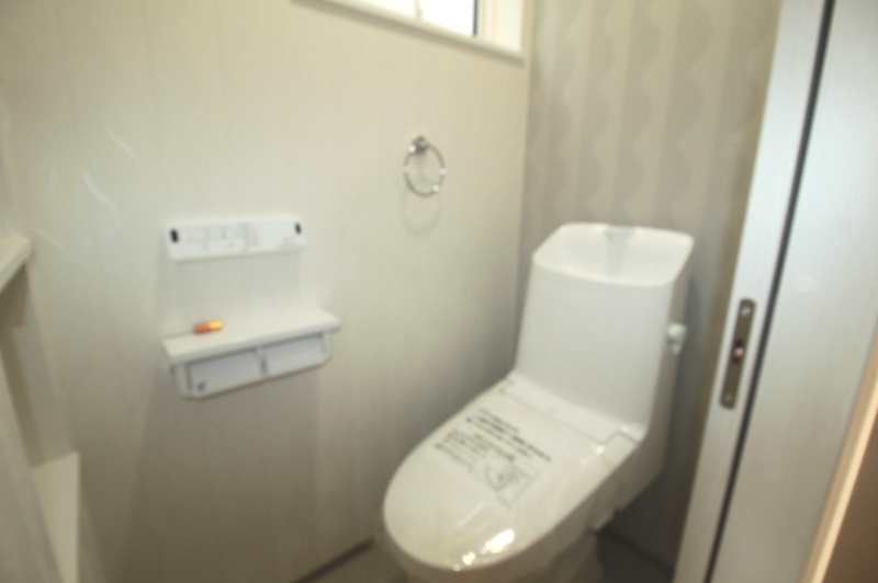 秦南町2丁目　新築戸建のトイレ|1F