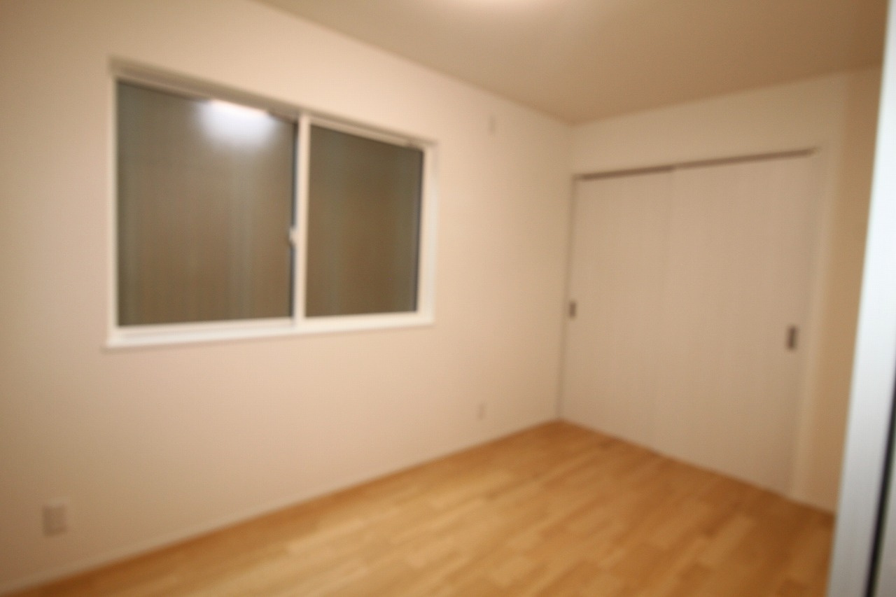秦南町2丁目　新築戸建の洋室|2Ｆ　東の部屋　5.9帖