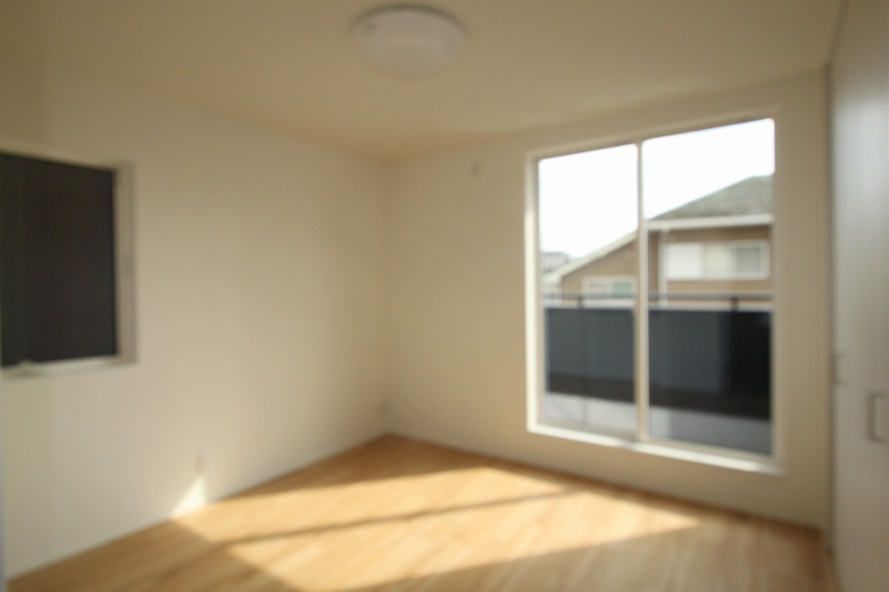 秦南町2丁目　新築戸建の洋室|2Ｆ　南の部屋　6.1帖