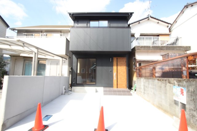 秦南町2丁目　新築戸建の外観