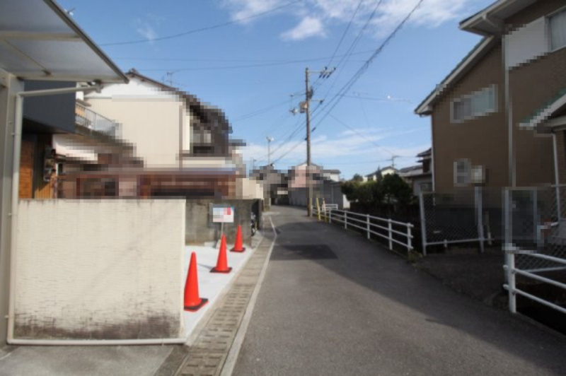 秦南町2丁目　新築戸建の前面道路含む現地写真