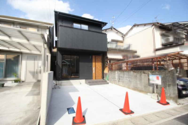 秦南町2丁目　新築戸建の外観