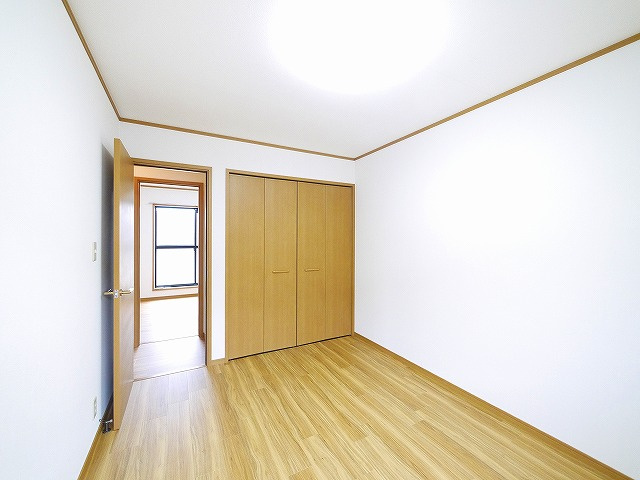 竜王テラスハウスの洋室