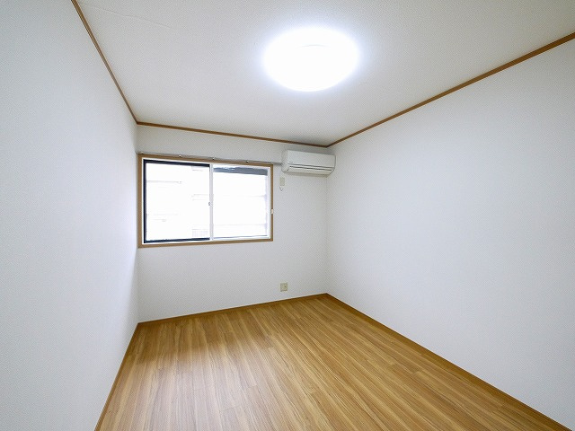 竜王テラスハウスの洋室