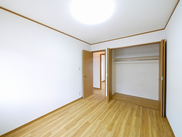 竜王テラスハウスの洋室