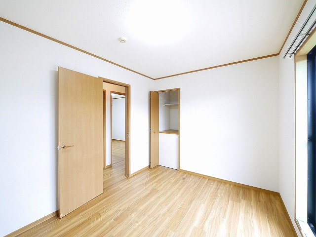 竜王テラスハウスの洋室