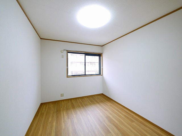 竜王テラスハウスの洋室