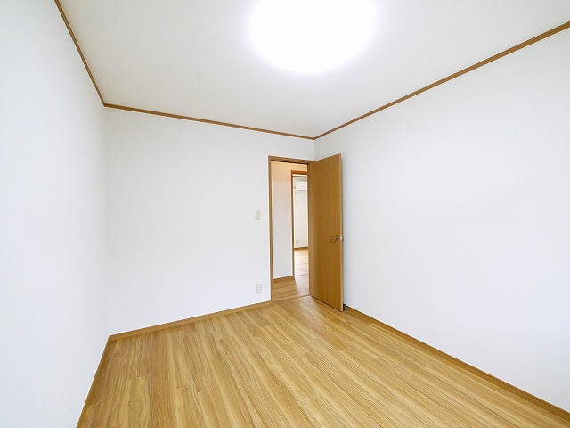 竜王テラスハウスの洋室