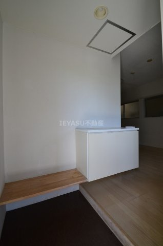 広島市安佐南区長束１丁目の賃貸マンションの玄関