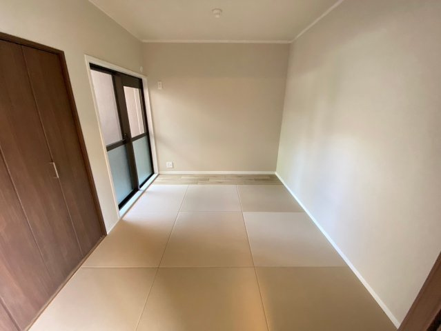 三旺マンション第三本山の和室|リビングに隣接した和室。客間としても寝室にしても用途に合わせて活用できます◎