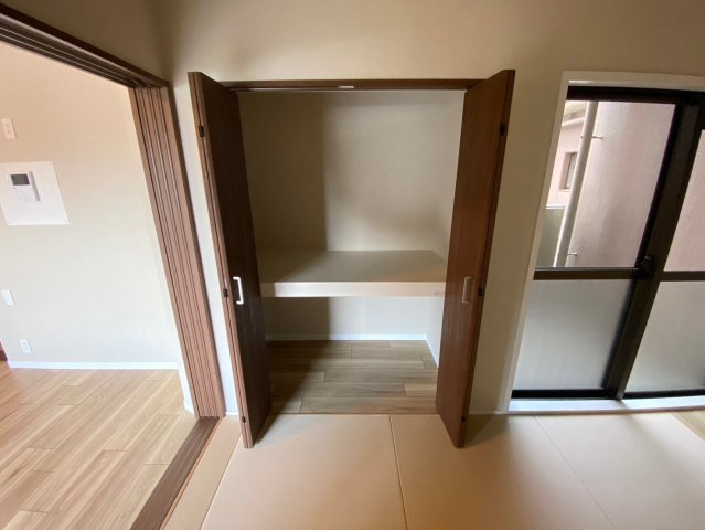 三旺マンション第三本山の収納|出し入れのしやすい押入。布団や座布団などの収納の便利です。