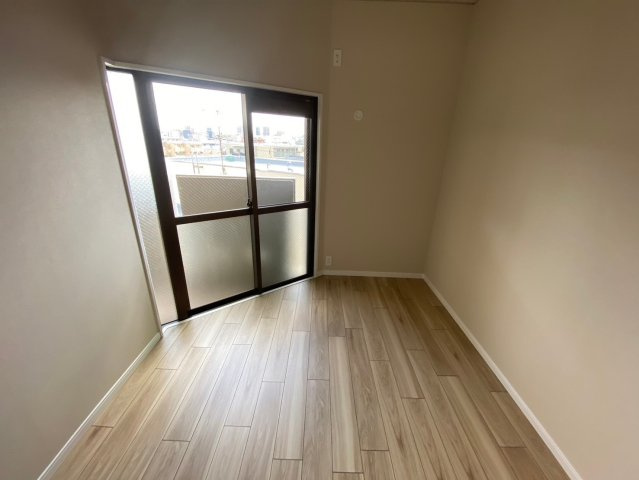 三旺マンション第三本山の子供部屋|【5.8帖】
お掃除もラクチンなフローリングのお部屋です
