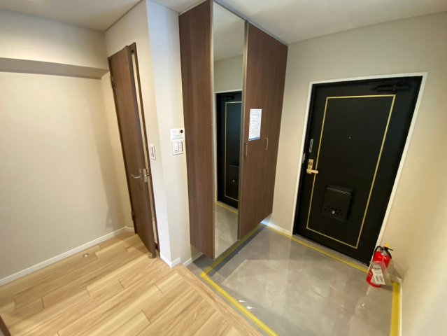 三旺マンション第三本山の玄関|収納力に優れたシューズボックス！靴をスッキリと整頓することができます
