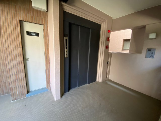 三旺マンション第三本山のその他|エレベーター有り！階段の上り下がりの負担が軽減されます！