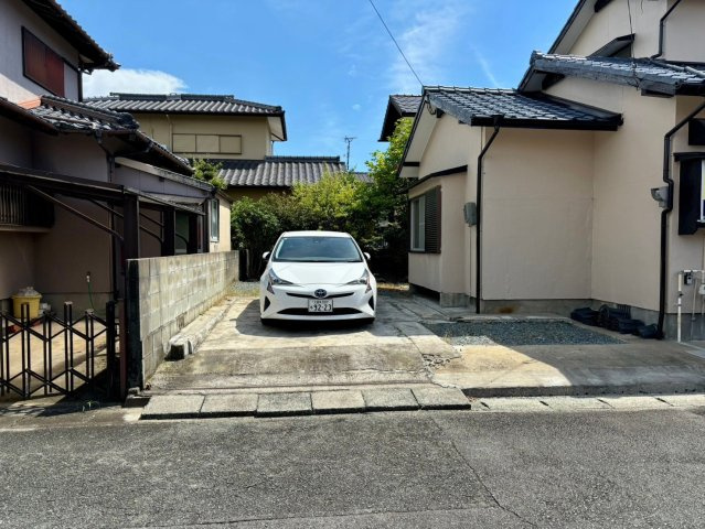 久留米市安武町住吉の中古一戸建の駐車場