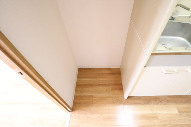 ウイン・ウエストのキッチン|冷蔵庫置場