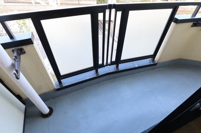 ウイン・ウエストのバルコニー