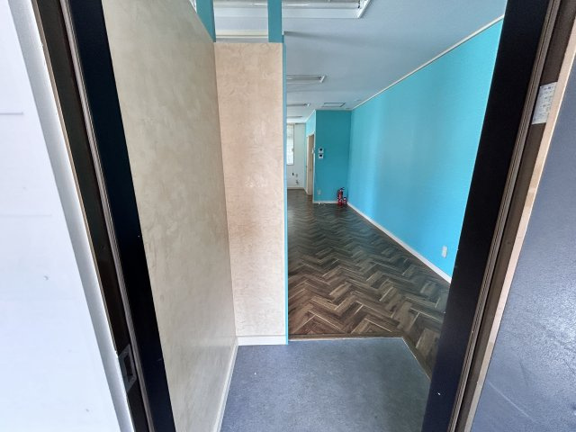 岡部ビルの玄関