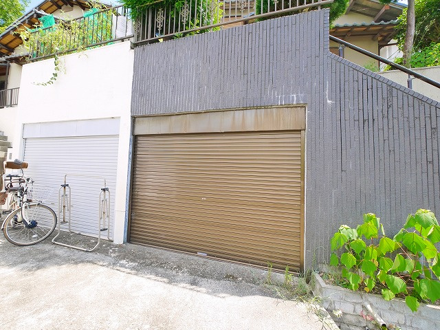 藤ノ木台四丁目戸建て（-12）の駐車場