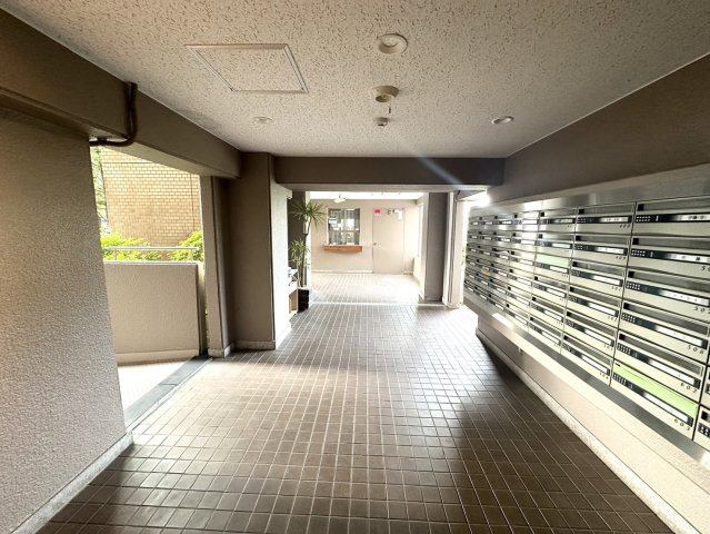 ファミール向山のエントランス