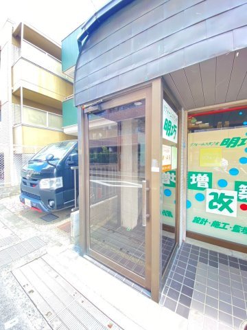 上穂ハイツのエントランス