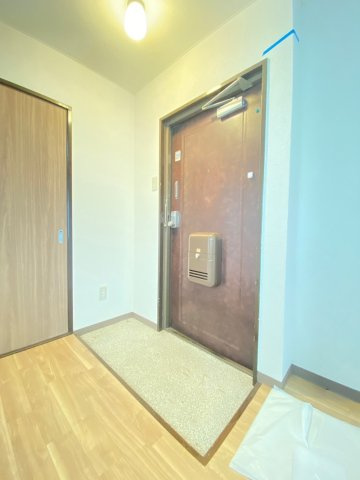 上穂ハイツの玄関