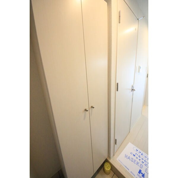 パークフラッツ新栄の玄関